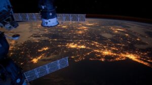 Парниковый эффект на орбите: спутникам грозит перенаселение