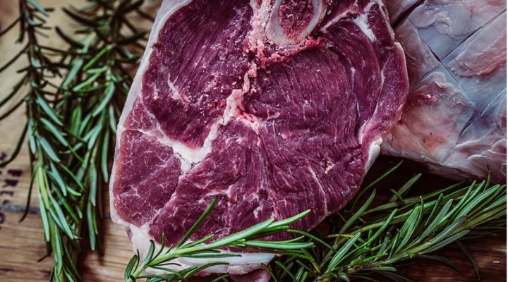 Стереотипы о мужественности мешают мужчинам отказываться от мяса – исследование