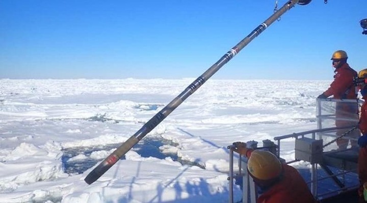 Ученые: инверсионные следы самолетов в основном образуются в облаках