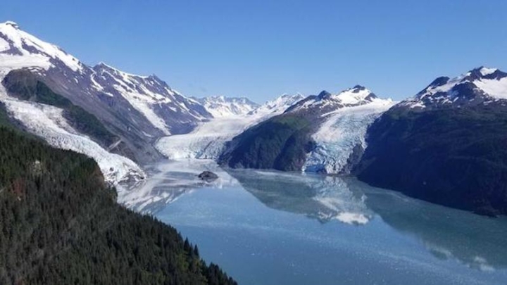 Замерзающая вода в скалах Аляски подает сигналы о риске оползня